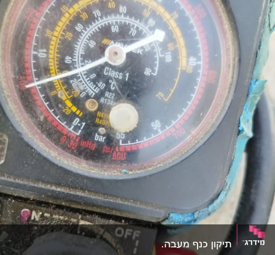 מד לחץ אוויר עם מחוגה ומתג כיבוי